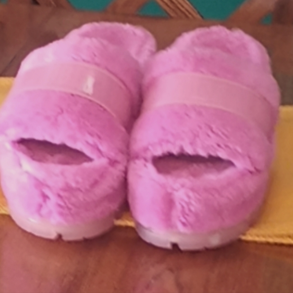 UGG Womens Size 12 Fluffita Clear 2.75" Platform Slippers 1131971 Carnation Pink